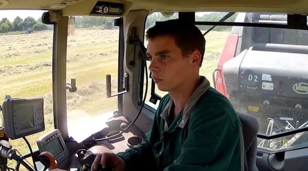 « Dans la plupart des Cuma que j’ai visitées, j’ai vu des salariés heureux de travailler dans ce secteur, et très impliqués », précise François Marque. Ici, une image tirée des films de la Fncuma "Salariés de cuma, des métiers à découvrir".