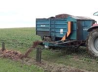 Mécaniser le paillage des haies