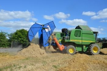 Innovation en récolte : les récupérateurs de menues pailles en action