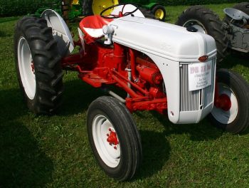 Tracteur sans chauffeur : un «robot» de labour en 1947