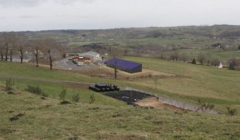 Neuf hangars sous le toit photovoltaïque