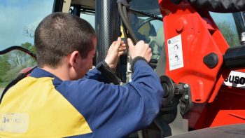 Tests de tracteurs, faucheuses, télescopiques, semoirs : l’avis des agriculteurs