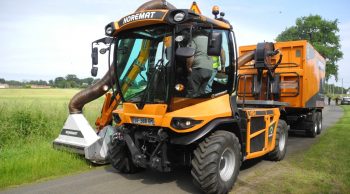 Faucher et collecter l’herbe des bords de route