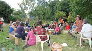 Dans le prolongement des rencontres au bistrot, une visite d'exploitation, pour mieux saisir la réalité de l'agriculture actuelle.