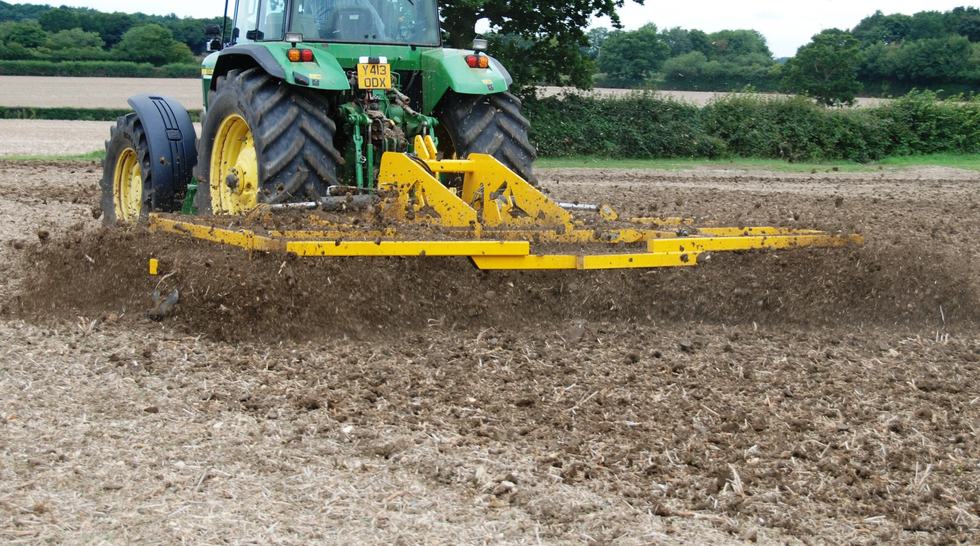 Une bêche roulante chez Claydon - Entraid
