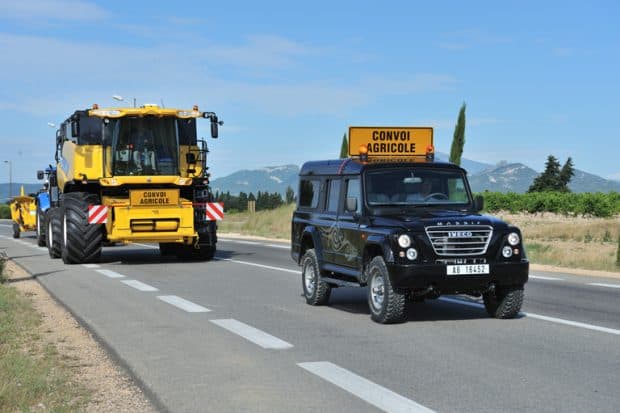 convoi moissonneuse agricole