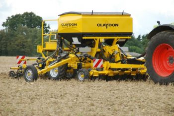 Claydon transforme son semoir Hybrid 3,00m porté en semi-porté