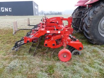 Quivogne: une herse respectueuse des prairies