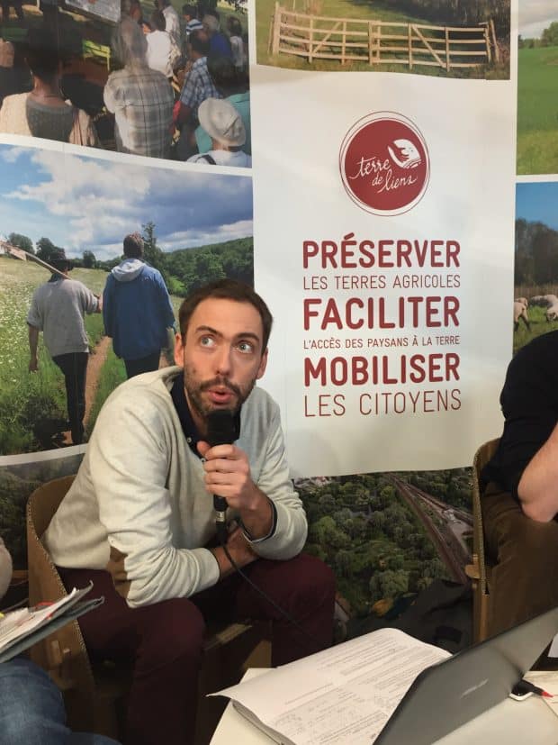 Samuel Pinaud sur le stand de Terre de liens au SIA 2017