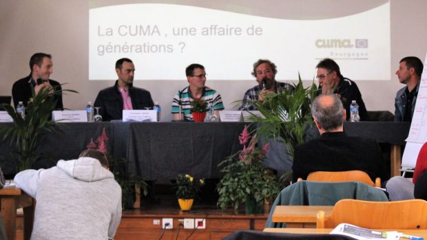 Les participants à la table ronde: Alexandre Saunier (JA71), Christophe Laragé (Cuma La Cyrisienne), Guillaume Marcellin (Cuma La Palingeoise) , François Grenot (Cuma de l'Eau Claire), Joël Pierre et Sebastien Landa (Cuma les Vignerons