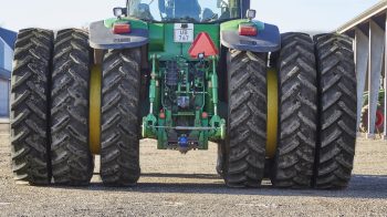 Ils préfèrent les roues triples aux pneus larges pour baisser la pression