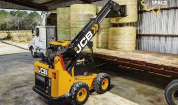 JCB lance le Teleskid : un chargeur compact avec flèche télescopique