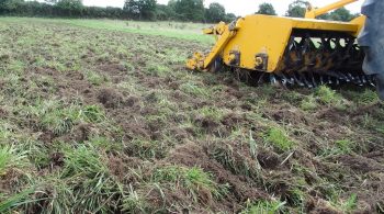 Destruction d’une prairie: un matériel à voir