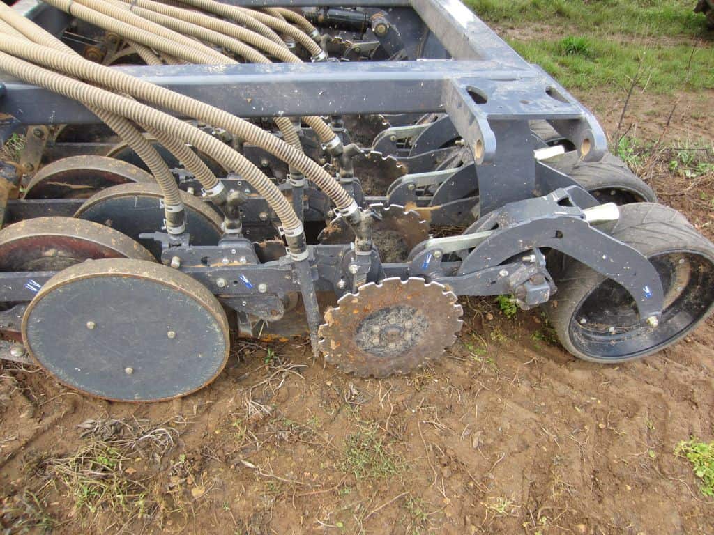 calvados-essai-semoir-sky-agriculture-Easy-drill-disques-SD