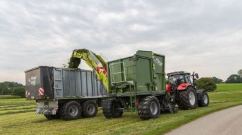 Intrigant: une récolteuse d’herbe hybride chez Fliegl