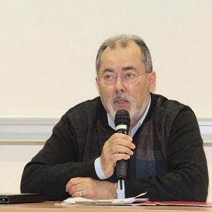 Yves François, agriculteur en Gaec en Isère, pratique l’échange paille-fumier. Des démarches qui restent assez rares entre céréaliers et éleveurs, malgré leurs intérêts agronomique et économique.