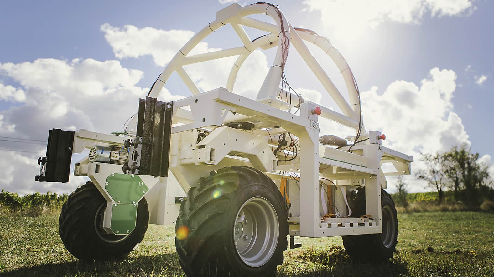 Ии в сельском хозяйстве. Сельскохозяйственные роботы. Роботы в сельском хозяйстве. Беспилотный трактор. Робототехника в сельском хозяйстве.