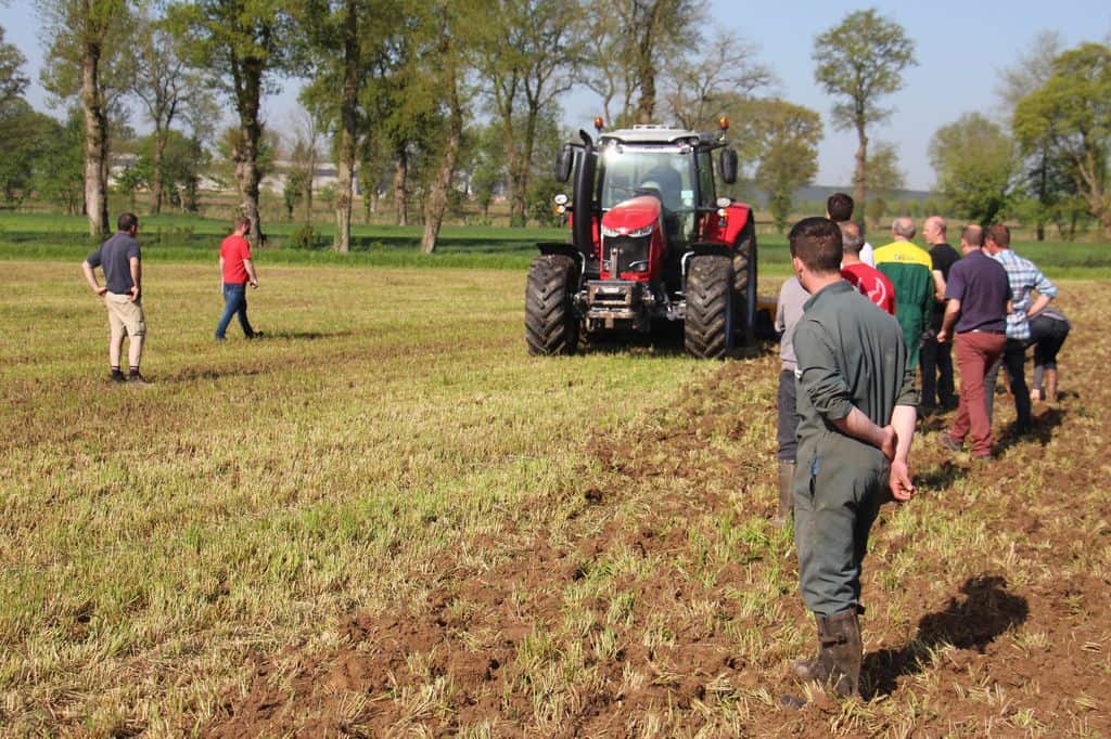 demo-demonstration-materiel-agricole-outil-machinisme-travail-du-sol-dechaumage-destruction-prairie-anime-bomford-dyna-drive-rotor-debit-chantier-derobee-ensilage-preparation-semis