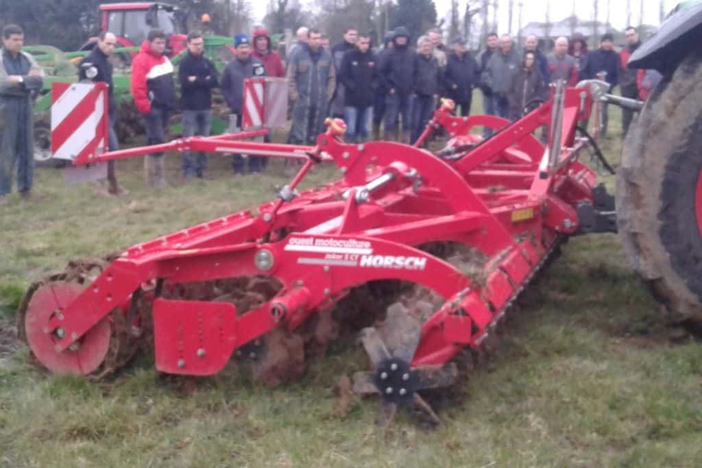 demonstration-ille-armor-destruction-prairie-mecanique-outil-agricole-travail-du-sol-machinisme-outil-a-disques-joker-horsch