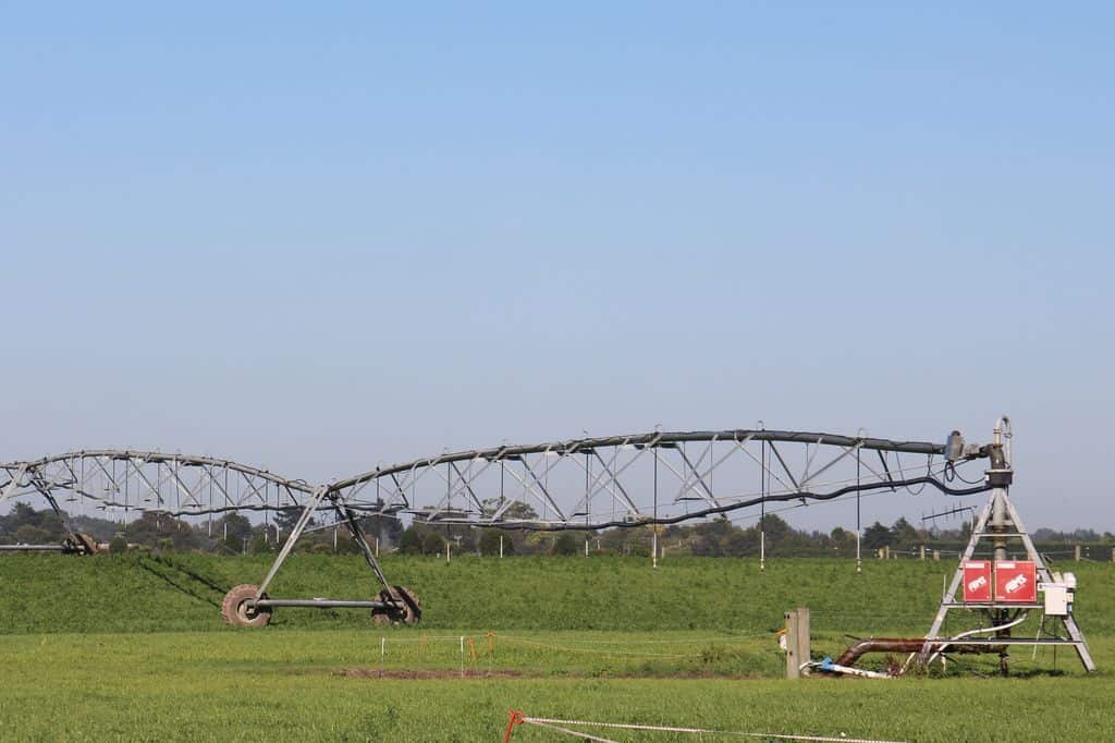 prairie-elevage-laitier-nouvelle-zelande-paturage-irrigation-canterburry-pivot-rampe-arrosage