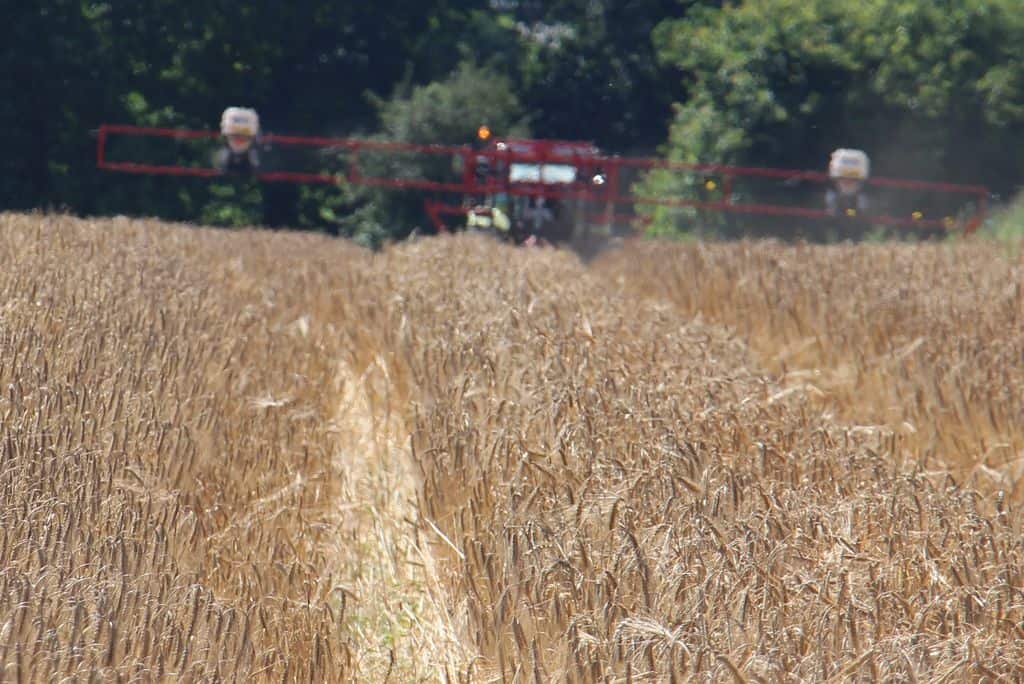 Vue du passage de roues derrière le tracteur et le maxi couv'.