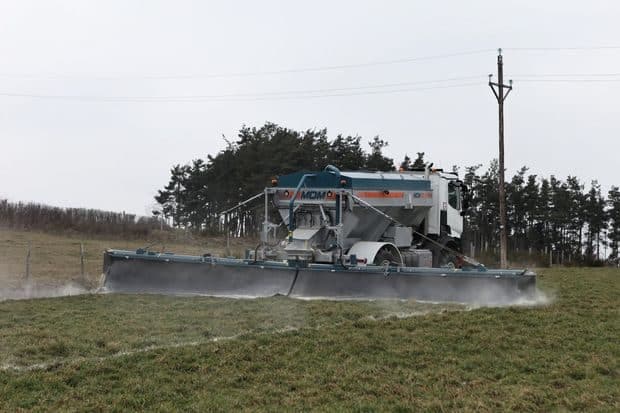 BullTech System Agro-Tract, épandage de chaux avec automoteur Agro-Tract