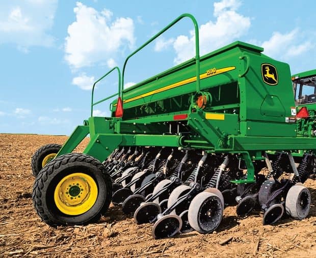 Le semoir John Deere 1590.