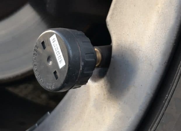 services autour des pneus, valve connectée