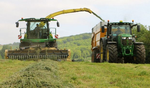 Ensileuse John Deere 8300 : son prix