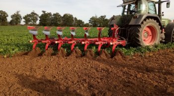 La charrue déchaumeuse se pose en piste pour l’après glyphosate