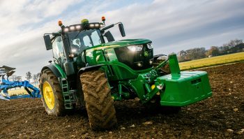 John Deere encourage les économies de carburant sur ses tracteurs