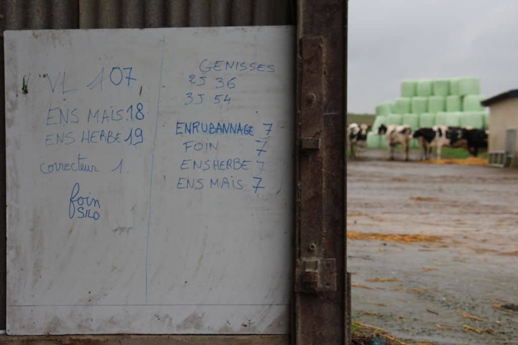 Tableau blanc de consignes pour les rations.