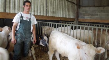 Thomas, éleveur passionné, parvient à prendre du temps pour lui