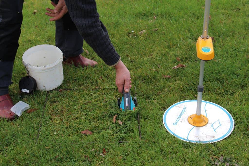 prélévèment d'herbe pour mesurer le stock sur pied