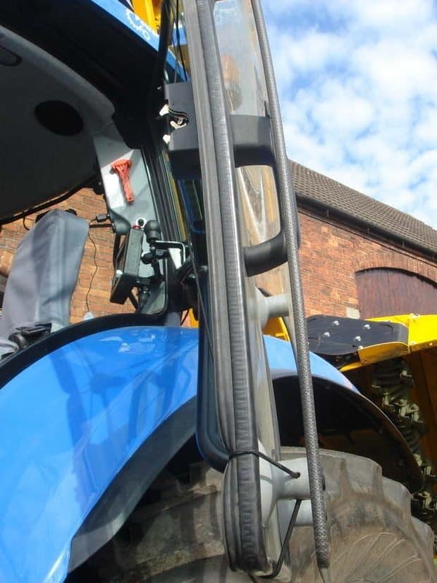 Vitre polycarbonate tracteur