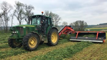 Un andaineur à tapis pour plus de qualité de récolte