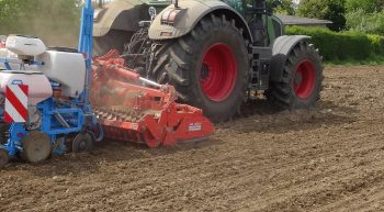 Morbihan: un agriculteur meurt happé par un semoir