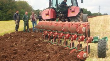 Que penser de la charrue déchaumeuse Kverneland?