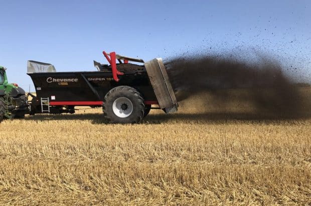 Salon aux champs épandeur : les hérissons sont dotés de couteaux et marteaux pour les produits legers