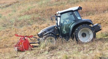 Avis Lindner Lintrac 110: un tracteur bâti pour travailler dans les pentes