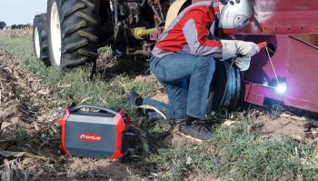 Souder au champ pour réparer un matériel