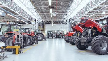 Un atelier de personnalisation de tracteurs Massey Ferguson