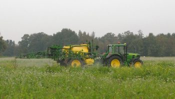 Glyphosate vs travail mécanique : Quel est l’impact sur le coût économique et le temps de travail ?