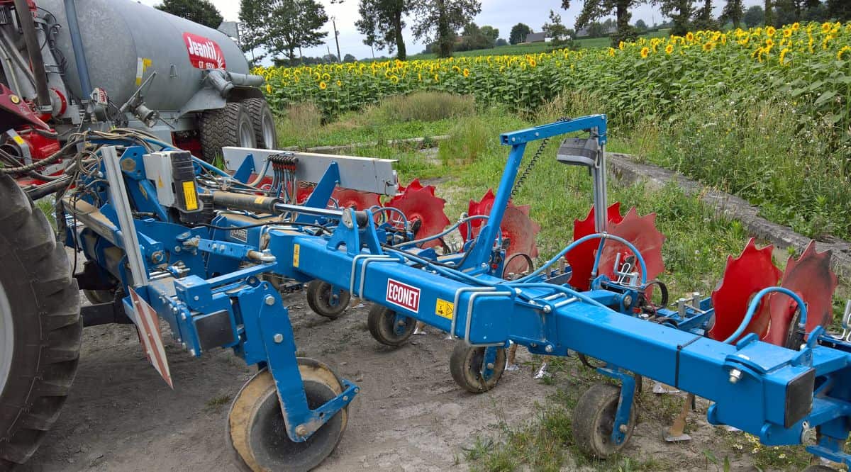 Investir dans des matériels agricoles performants pour gagner du temps.