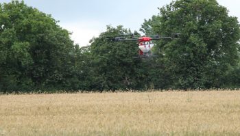 Le drone ou l’épandeur pour semer le couvert