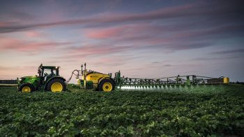 John Deere dévoile ses nouveaux pulvérisateurs R700i