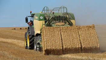 Le groupeur de balles, un outil agronomique