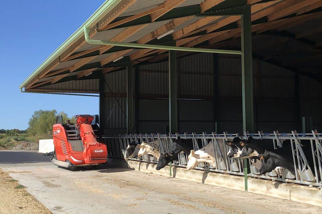 Automatisation de l'alimentation en élevage de ruminants avec la robotisation