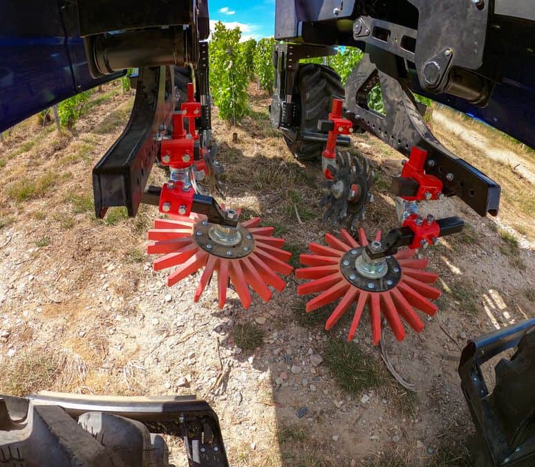 Robot viticole enjambeur Bakus de VitiBot au Fira 2020 - Entraid