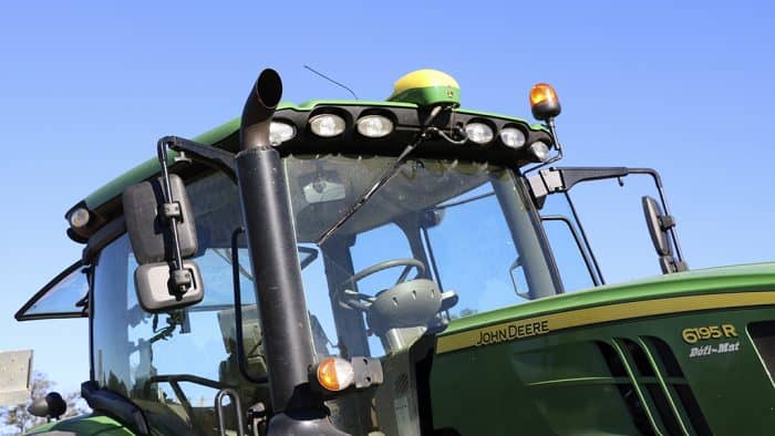 GPS sur un des tracteurs de la cuma de Carlat-Vezac dans le Cantal